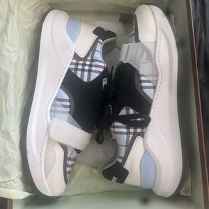 Burberry Sneakers.